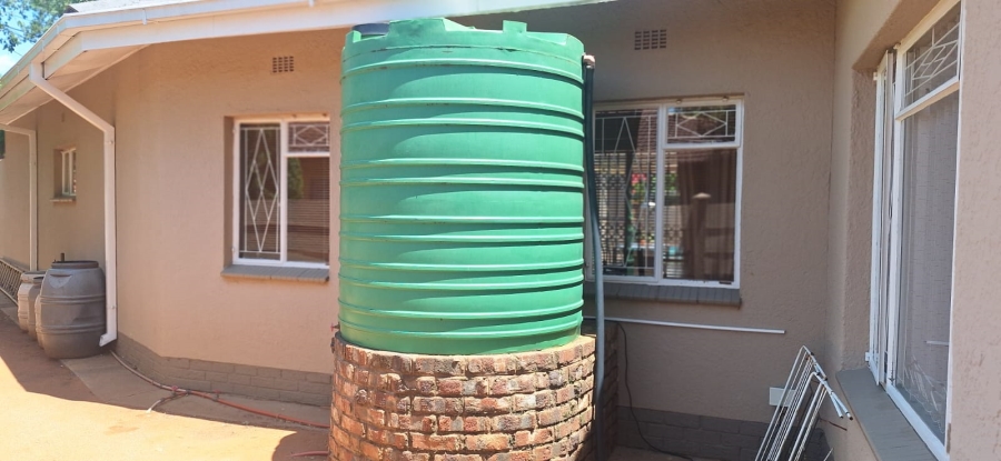 4 Bedroom Property for Sale in Carters Glen Northern Cape